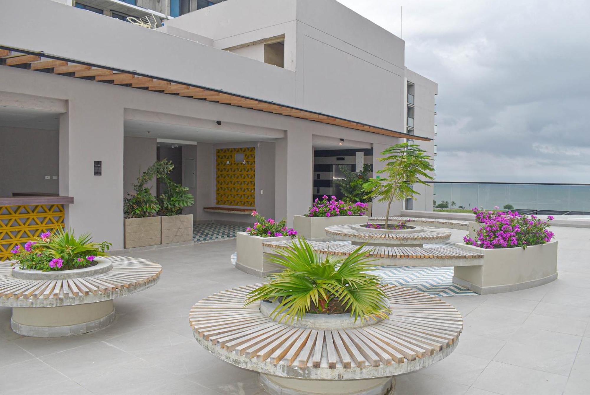 Frente Al Mar En *